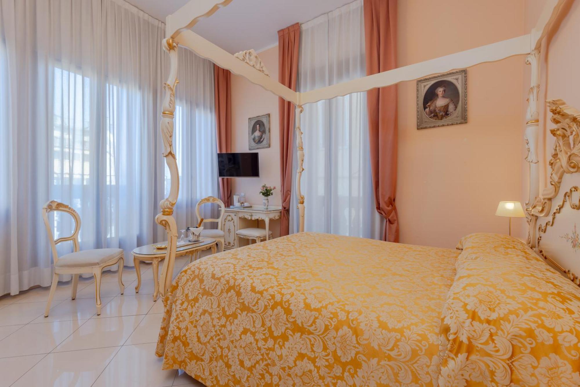 Staying In Cannaregio: 6 Budget Hotels Compared